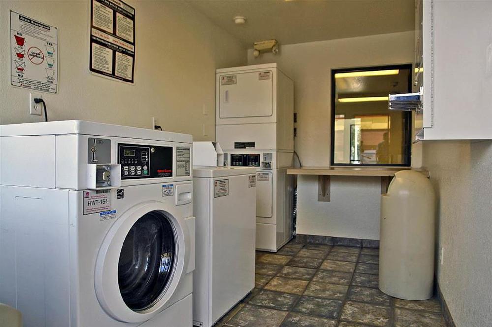 Motel 6 Hattiesburg Ms שירותים תמונה